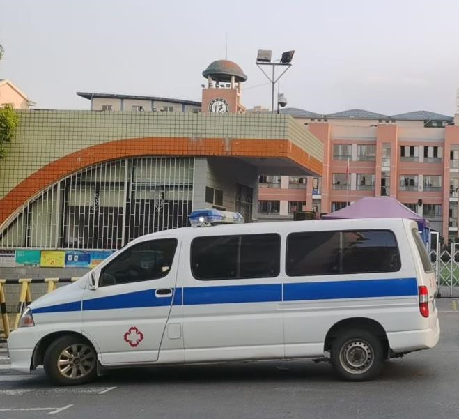 新城救护车出租护送骨折病人一公里多少钱